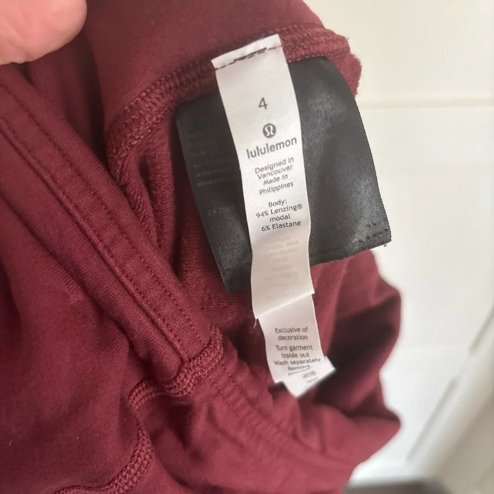 Lululemon Red High-Waisted Leggings Size 4 Super Soft